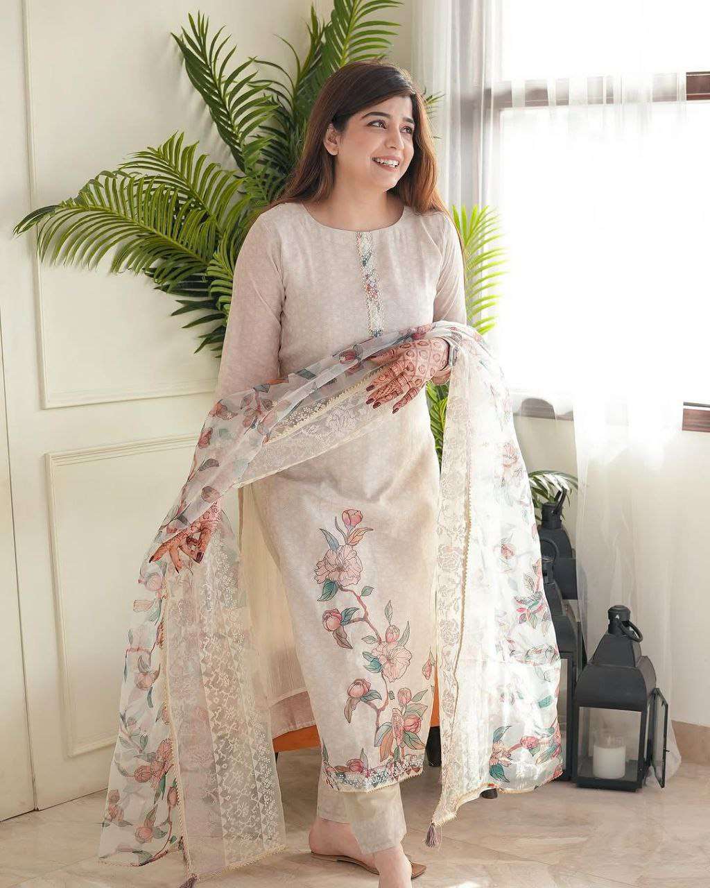 Women's Lilan Cotton Floral Printed Straight Pakistani Kurti with Pant and Dupattta - Image 3